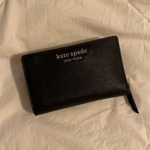 **SOLD** kate spade Medium Bifold Wallet ✨